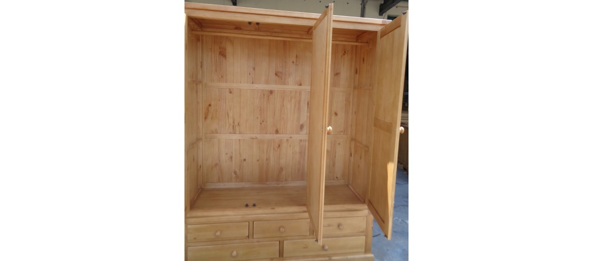 Devon Pine Triple Wardrobe with Mirror