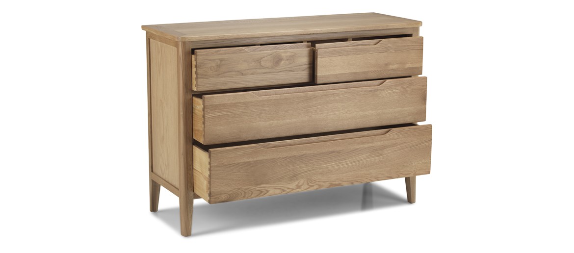 Kutaz Oak 4 Drawer Wide  Chest